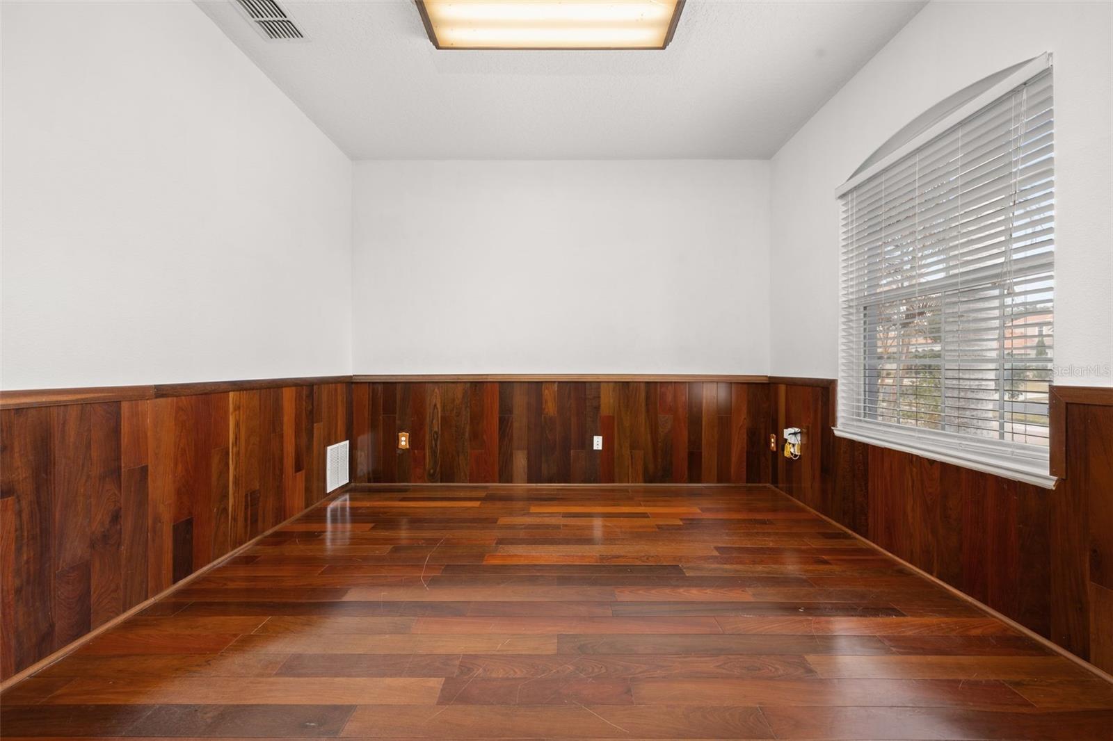 Image 7 of 65 For 9484 Walnut Crest Drive