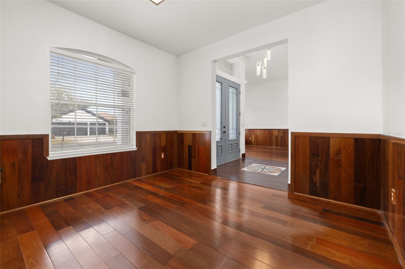 Image 8 of 65 For 9484 Walnut Crest Drive