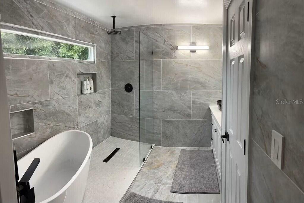 Image 5 of 18 For 8804 Bay Vista Court