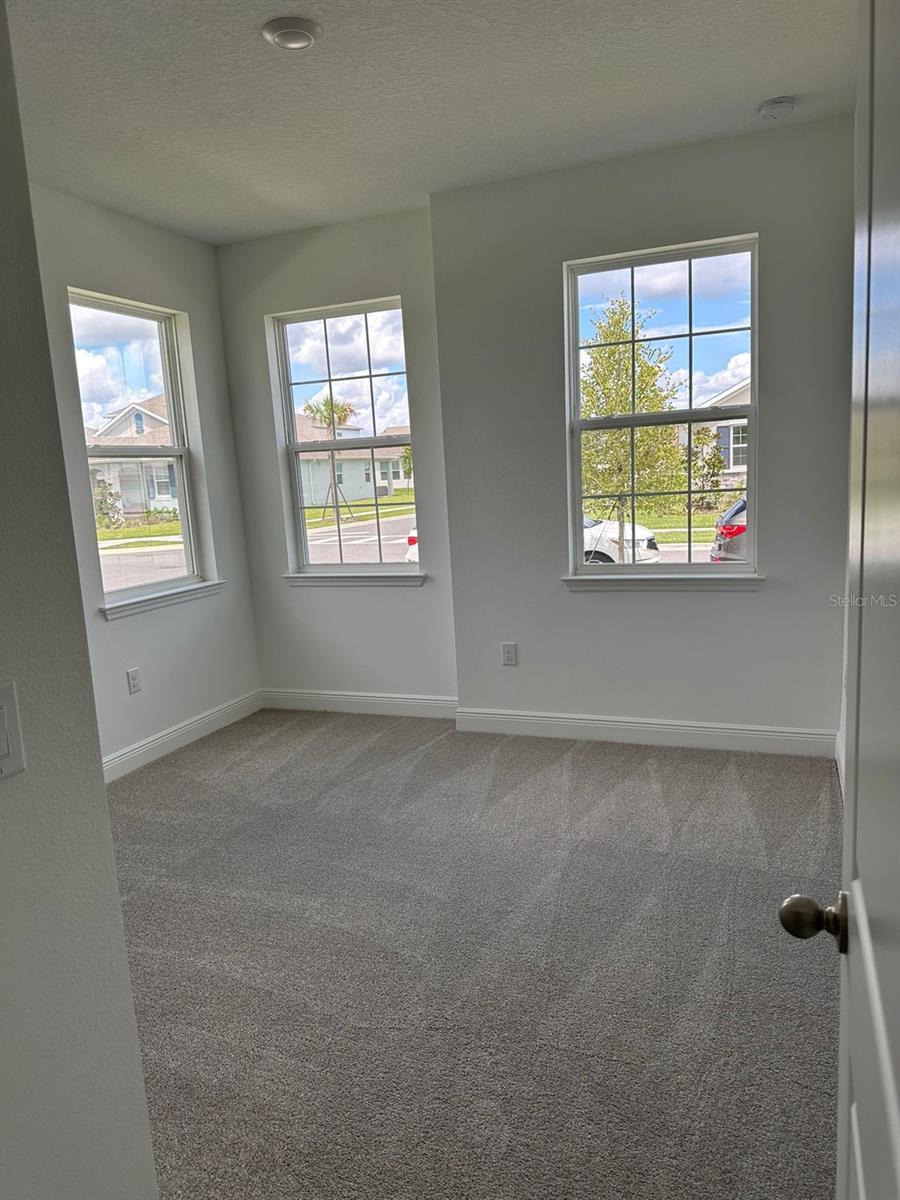 Image 14 of 42 For 19044 Blueleaf Street