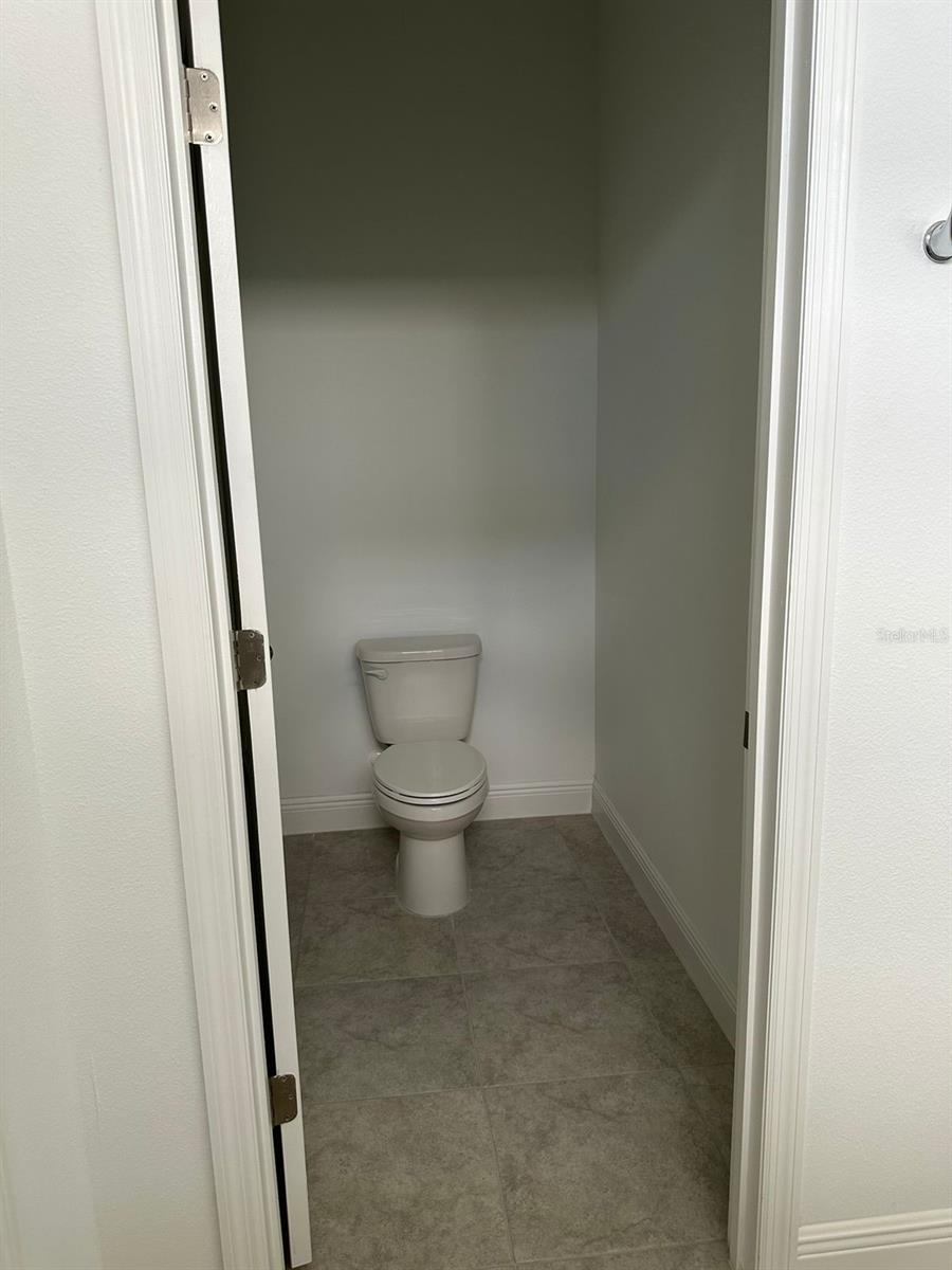 Image 23 of 42 For 19044 Blueleaf Street