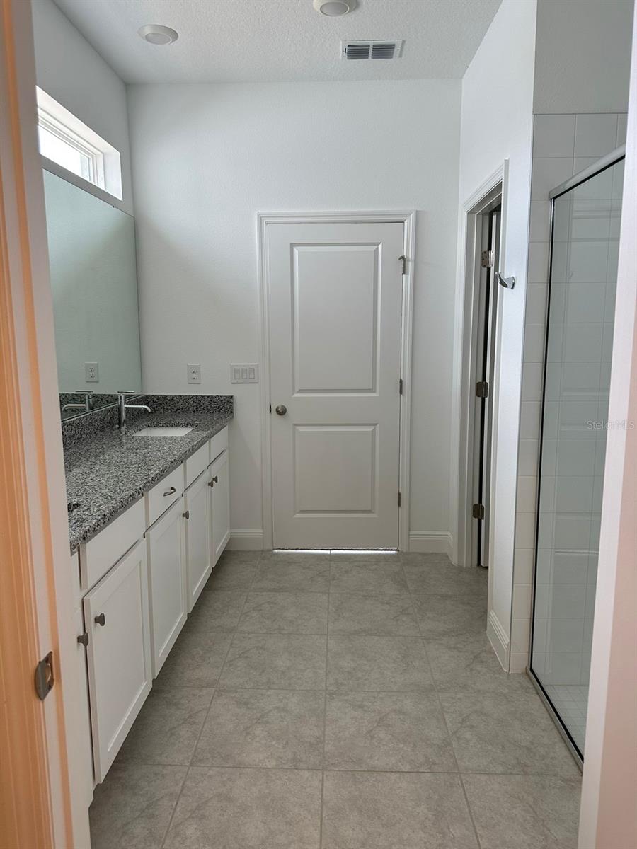 Image 31 of 42 For 19044 Blueleaf Street