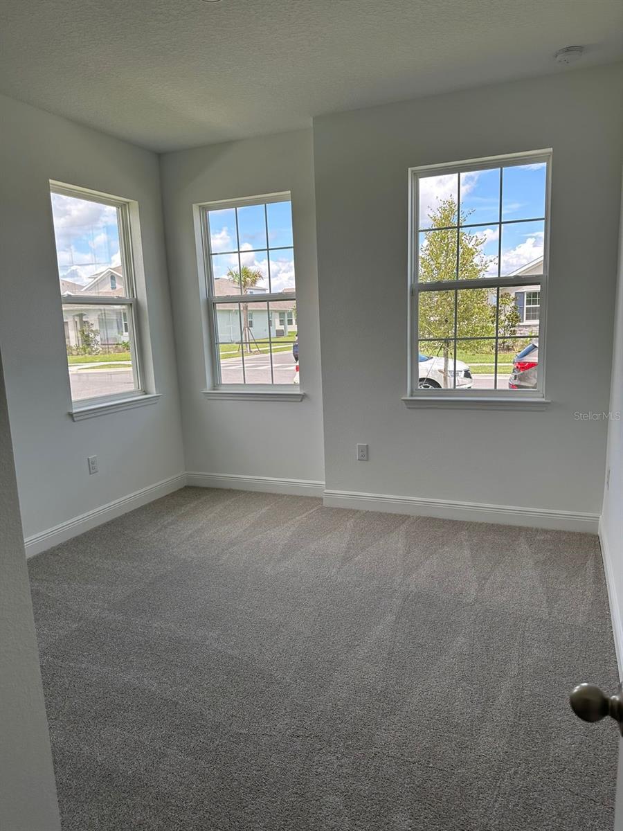 Image 32 of 42 For 19044 Blueleaf Street