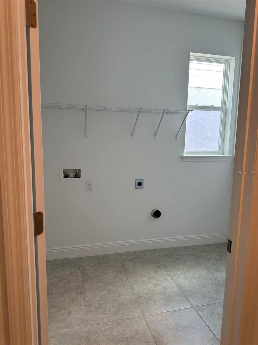 Image 35 of 42 For 19044 Blueleaf Street