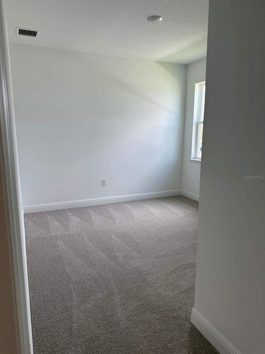 Image 36 of 42 For 19044 Blueleaf Street