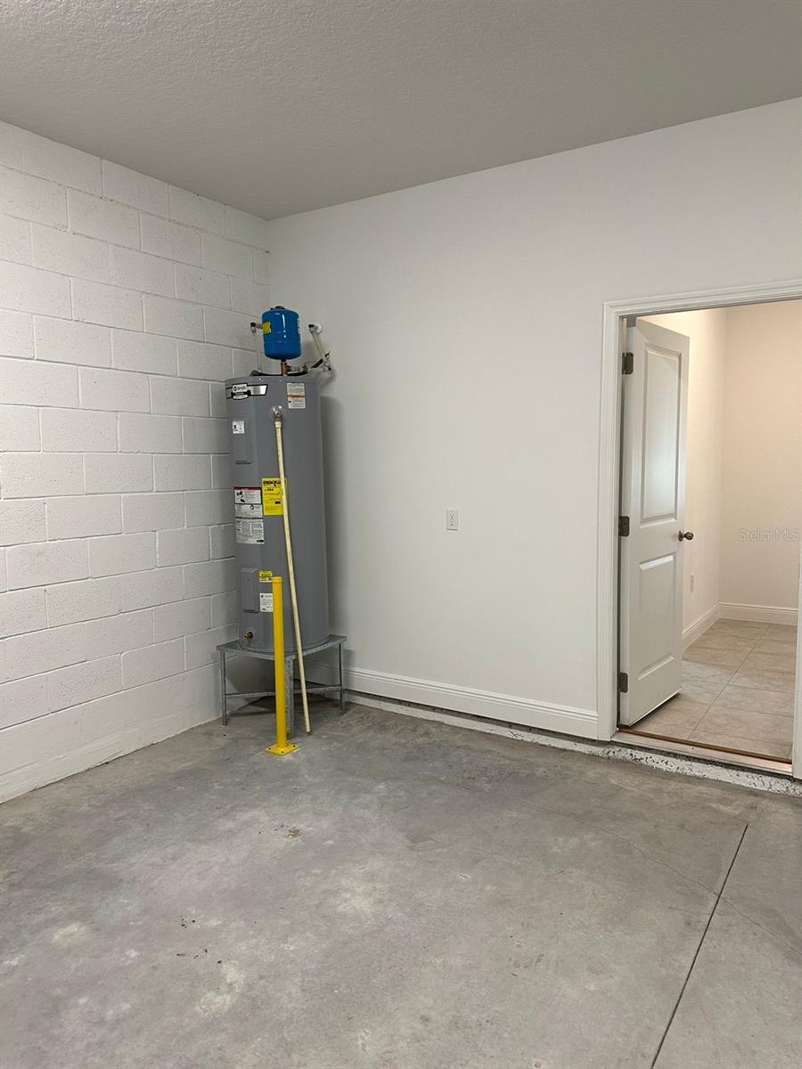 Image 42 of 42 For 19044 Blueleaf Street