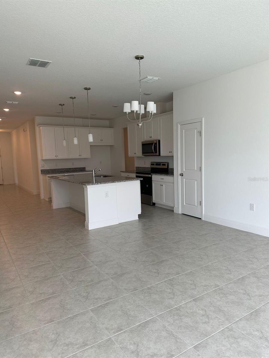 Image 7 of 42 For 19044 Blueleaf Street