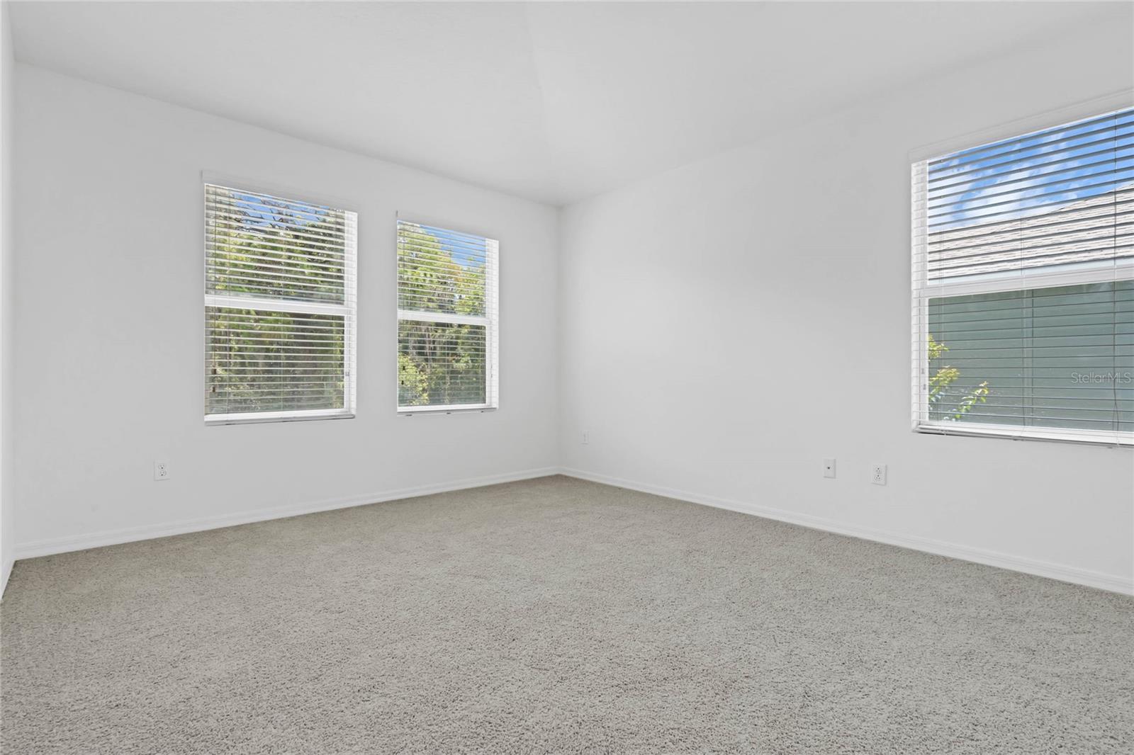 Image 18 of 37 For 10802 Eclipse Lily Way 50a