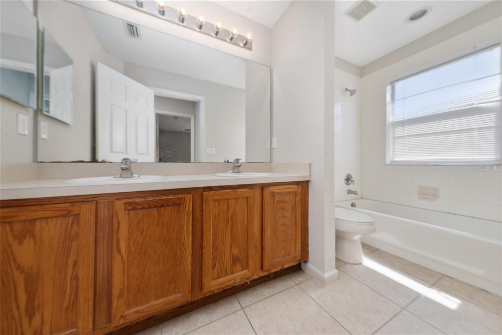 Image 17 of 24 For 2962 White Cedar Dr