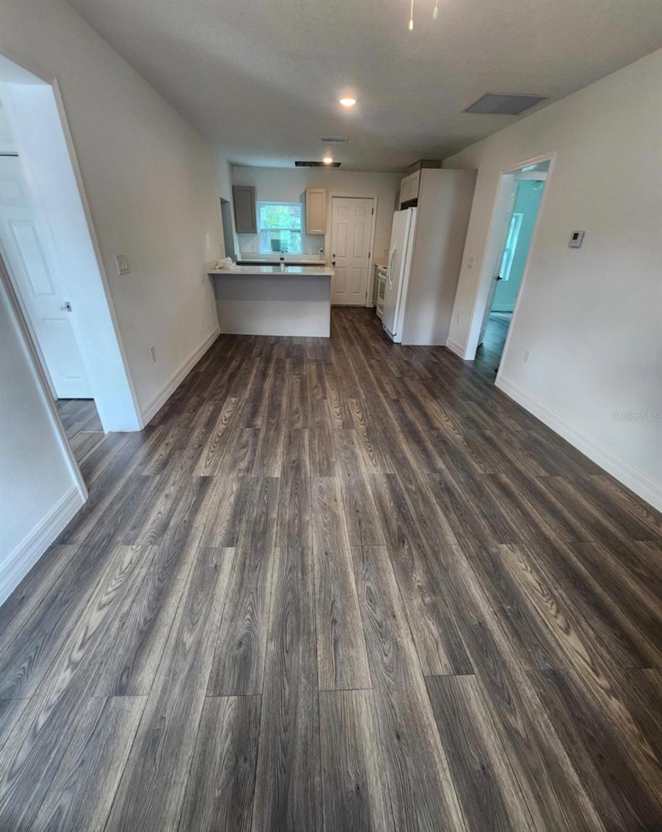 Image 5 of 12 For 110 Goldwyn Avenue