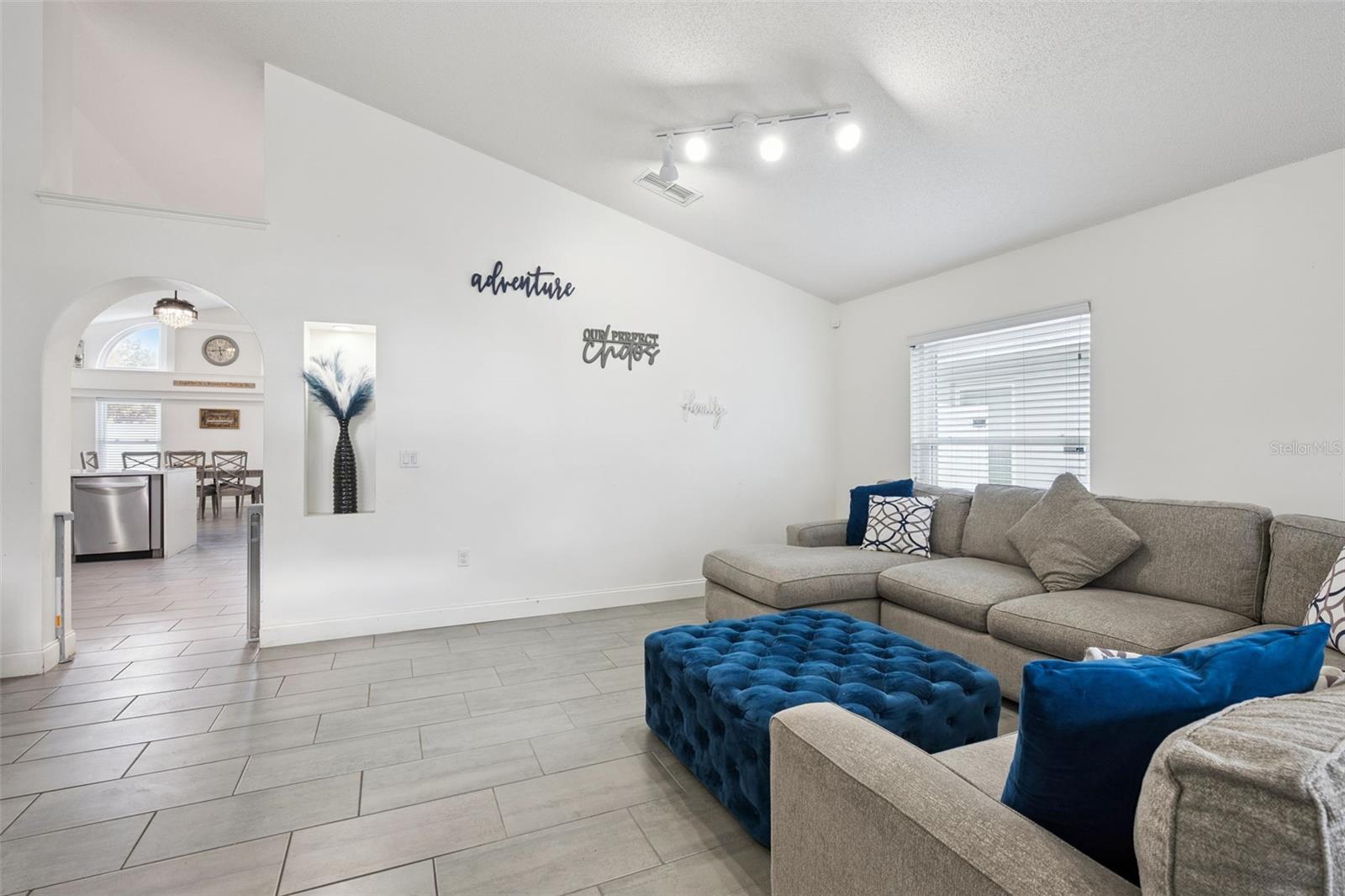 Image 5 of 43 For 13607 Hawkeye Drive