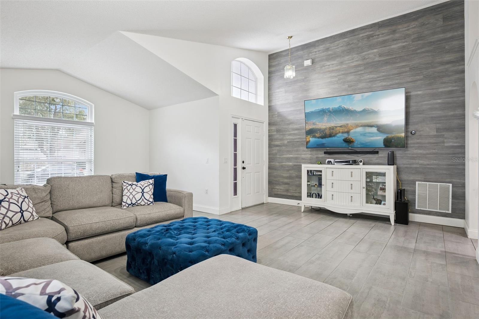 Image 7 of 43 For 13607 Hawkeye Drive