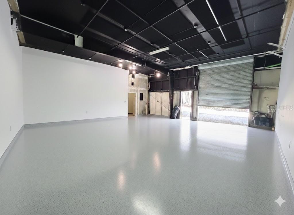 Image 3 of 4 For 2005 Tree Fork Lane 113