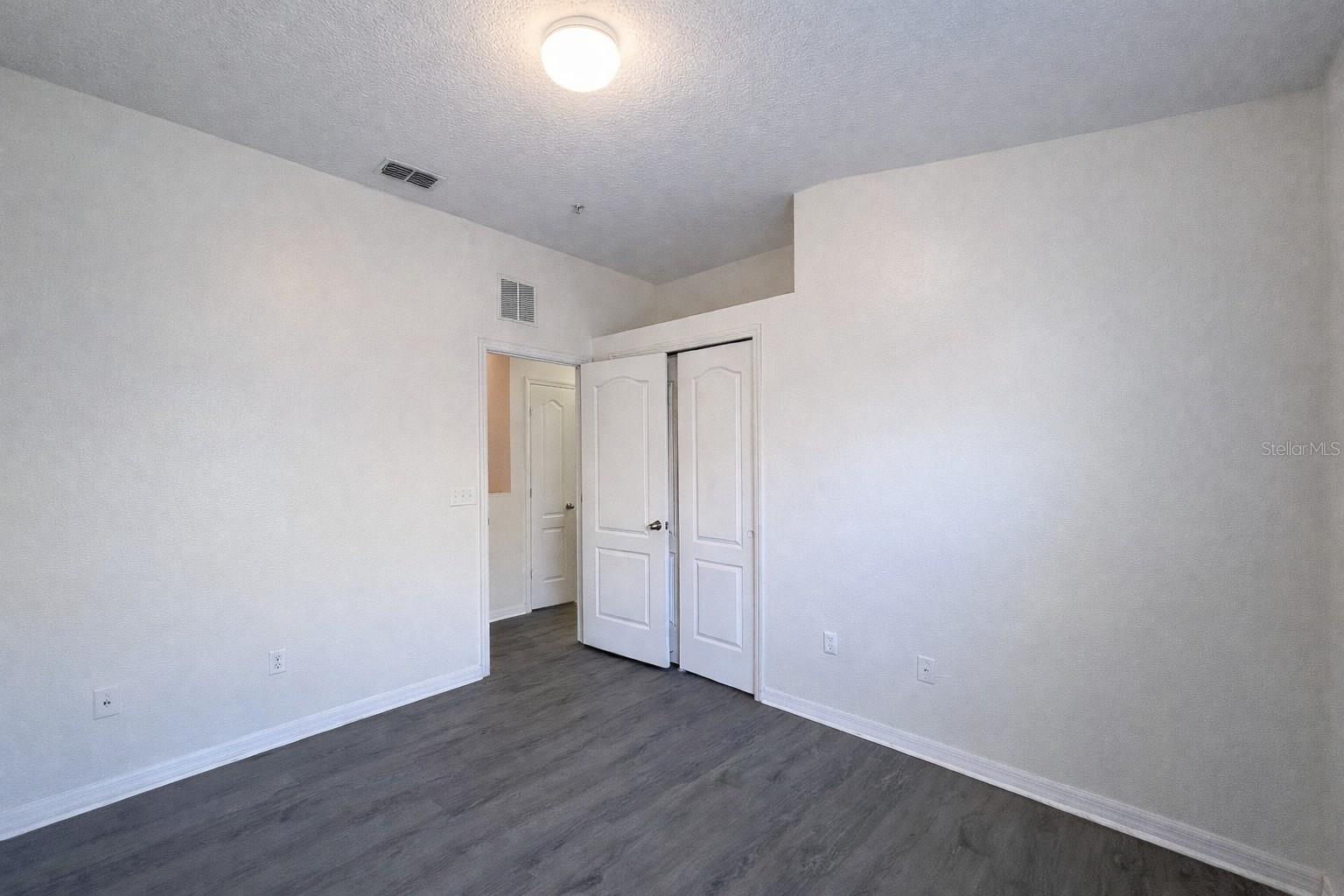 Image 18 of 25 For 15342 Oak Apple Court