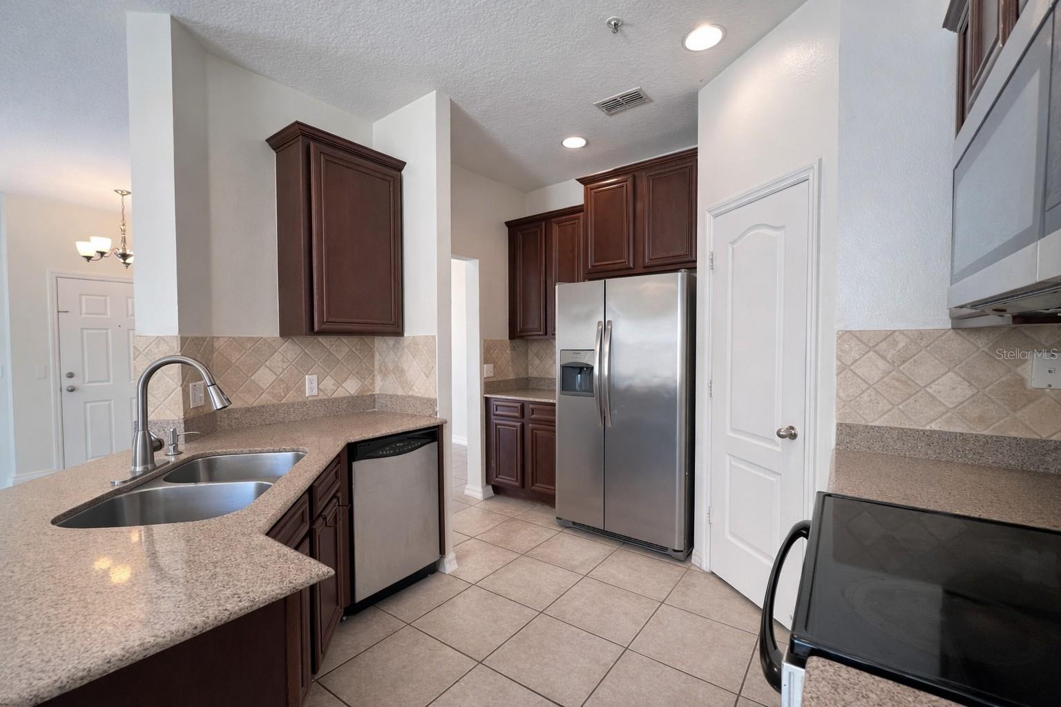 Image 9 of 25 For 15342 Oak Apple Court