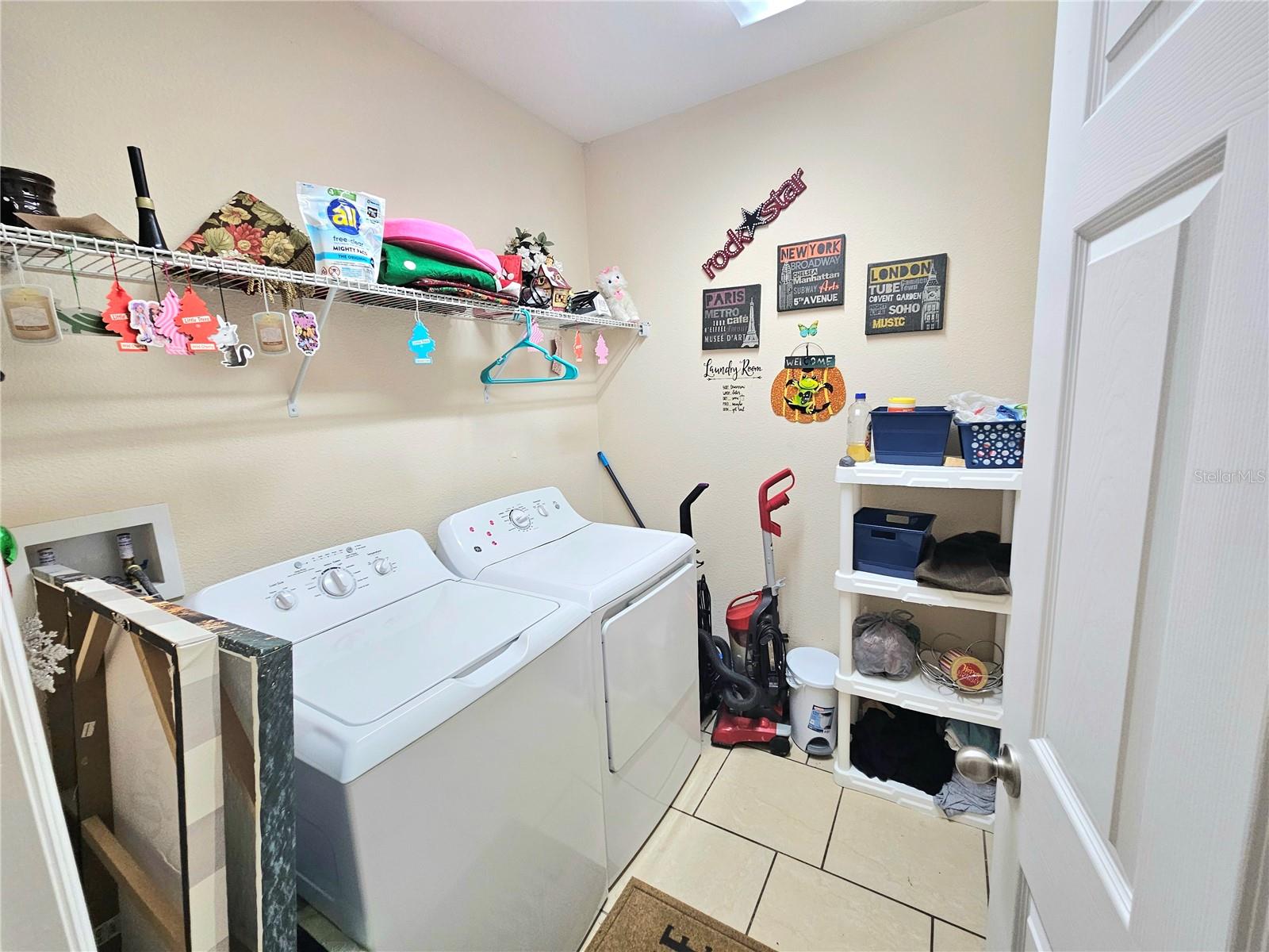 Listing photo id 5 for 343 Ardmore Street