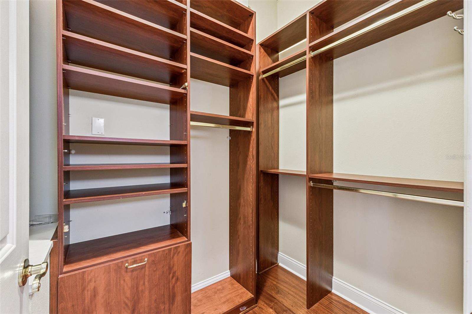 Image 17 of 66 For 5355 Mill Stream Ct