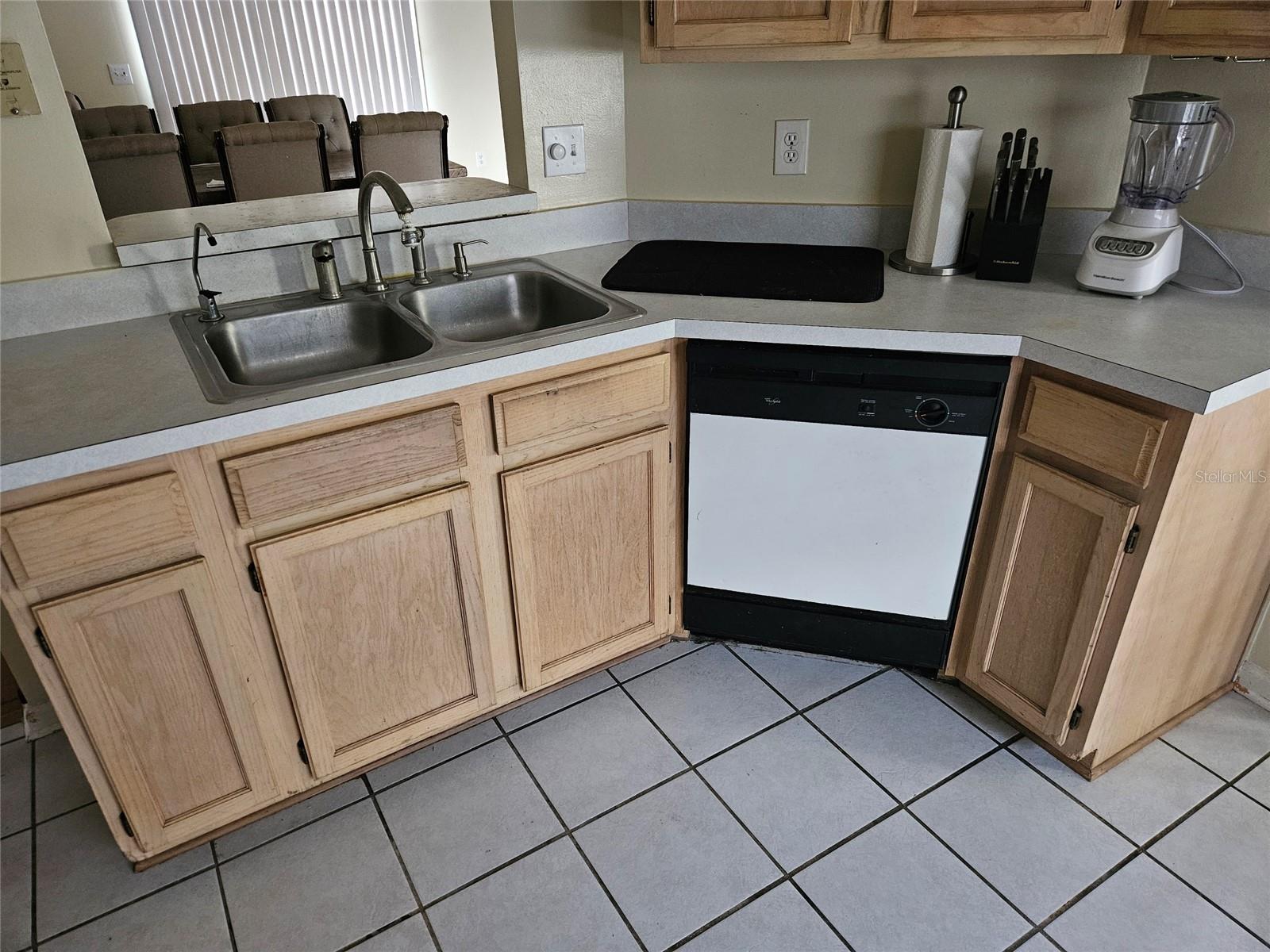 Image 4 of 10 For 8033 Macdougall Drive E