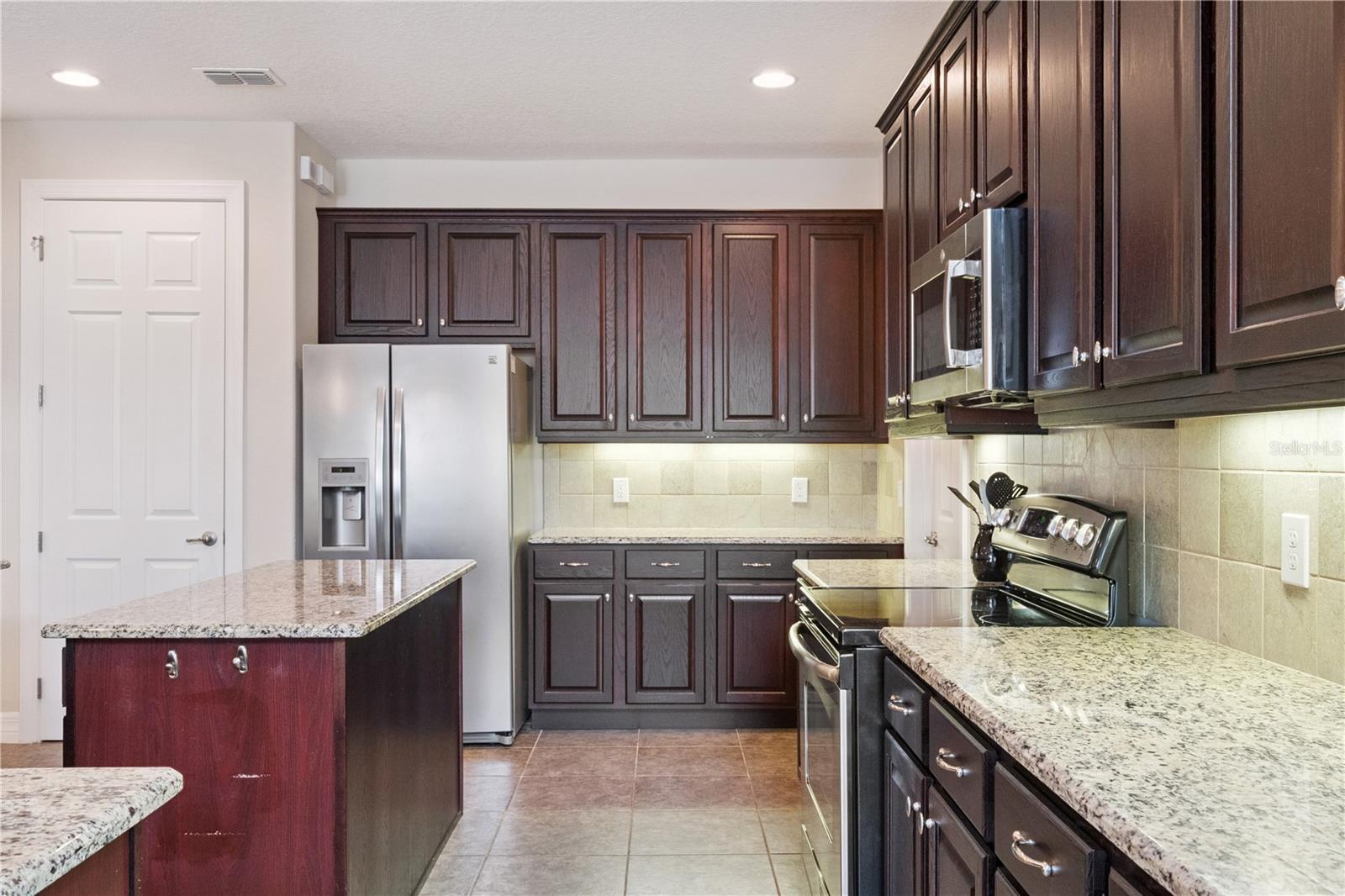 Image 11 of 46 For 136 Drayton Ave