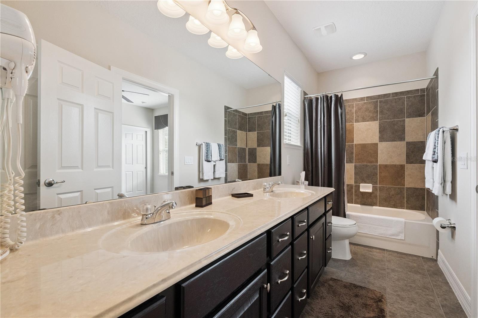 Image 22 of 46 For 136 Drayton Ave