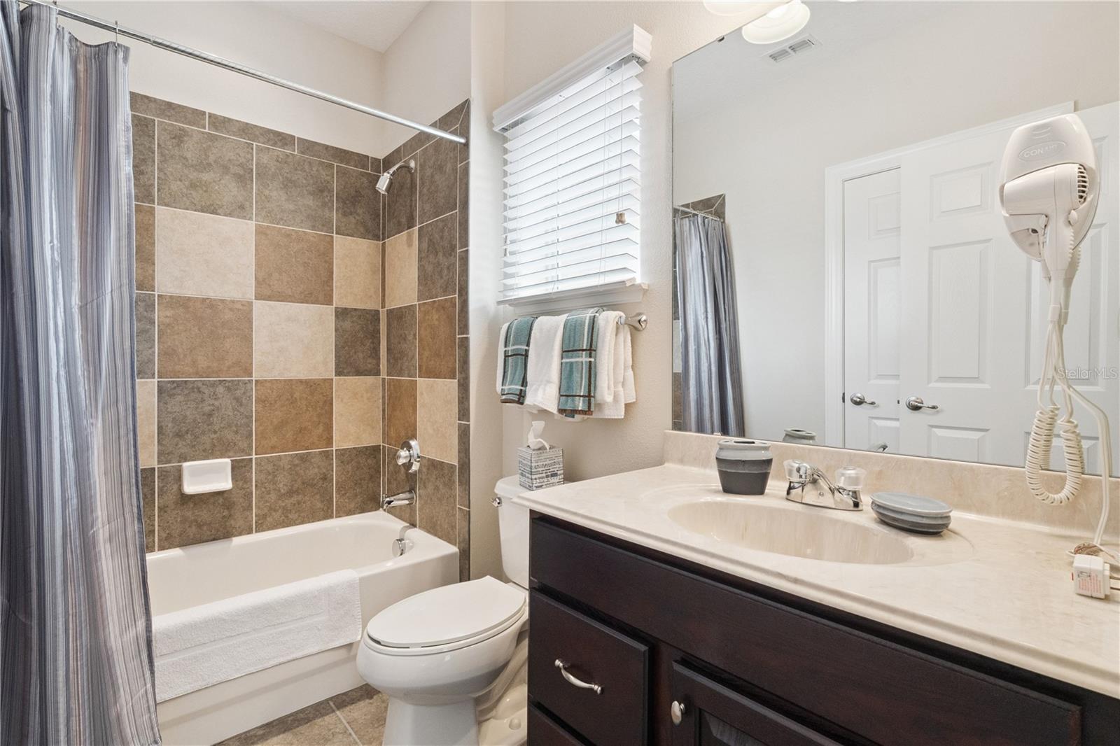 Image 25 of 46 For 136 Drayton Ave