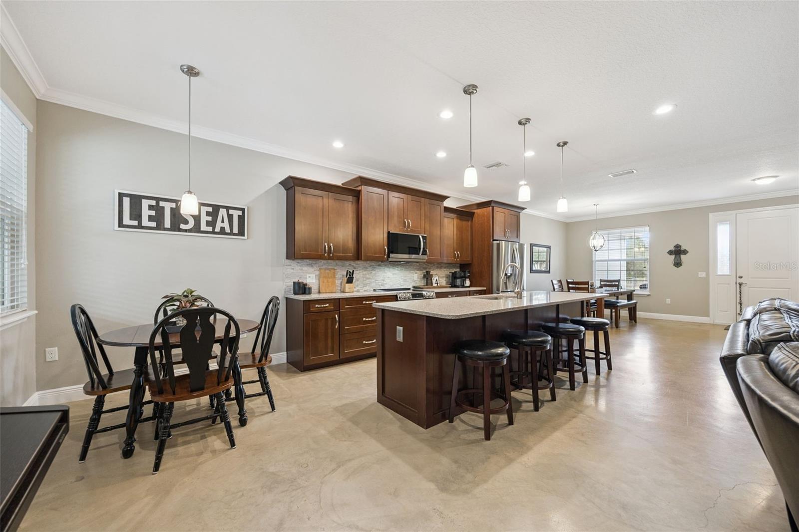 Image 11 of 55 For 2070 Blackfoot Trail