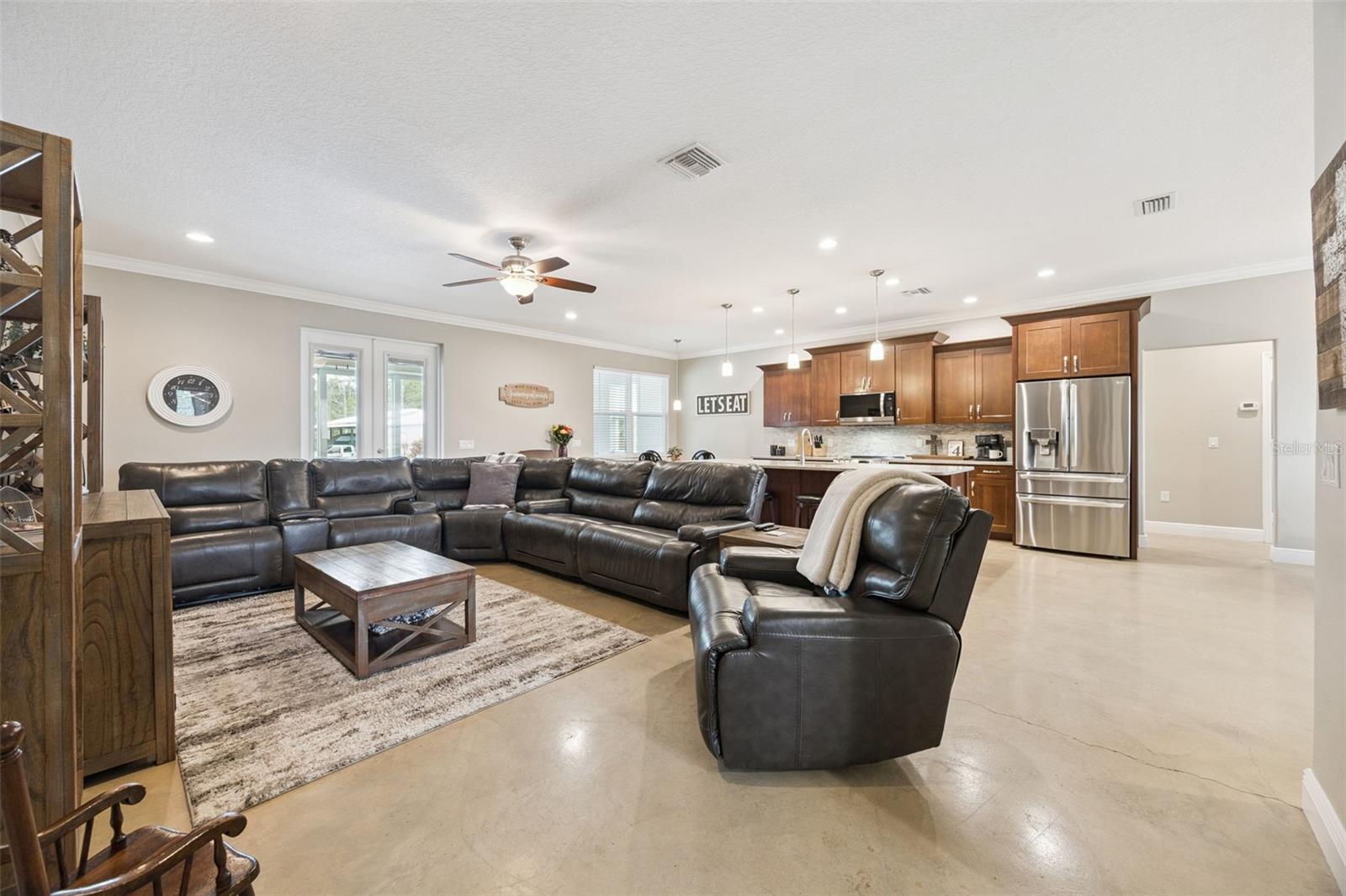 Image 15 of 55 For 2070 Blackfoot Trail