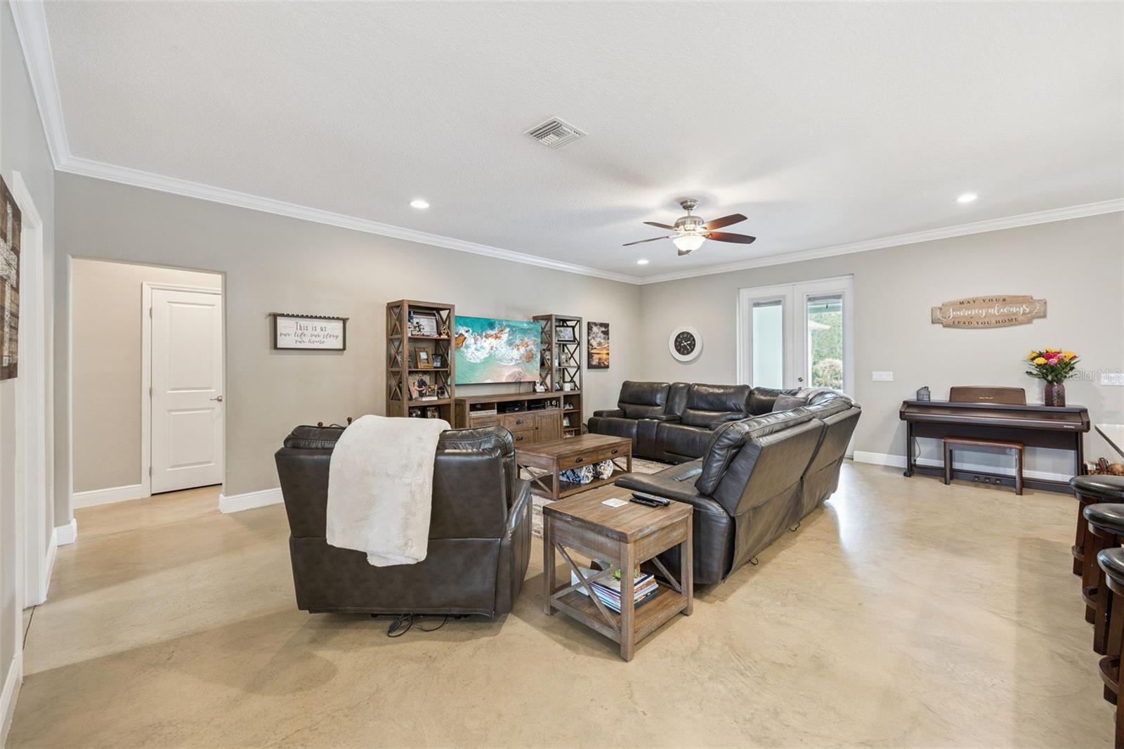 Image 16 of 55 For 2070 Blackfoot Trail