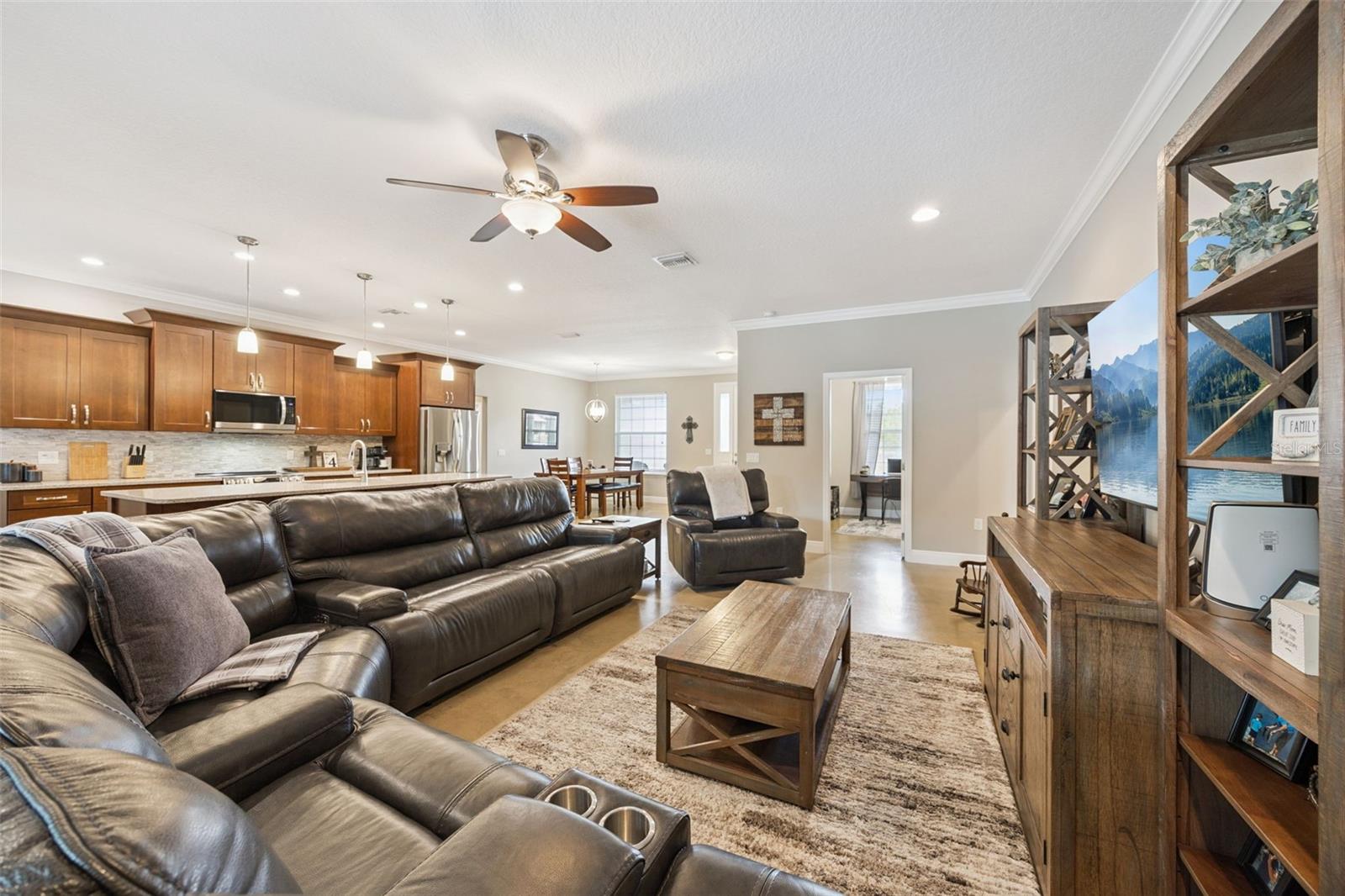 Image 17 of 55 For 2070 Blackfoot Trail