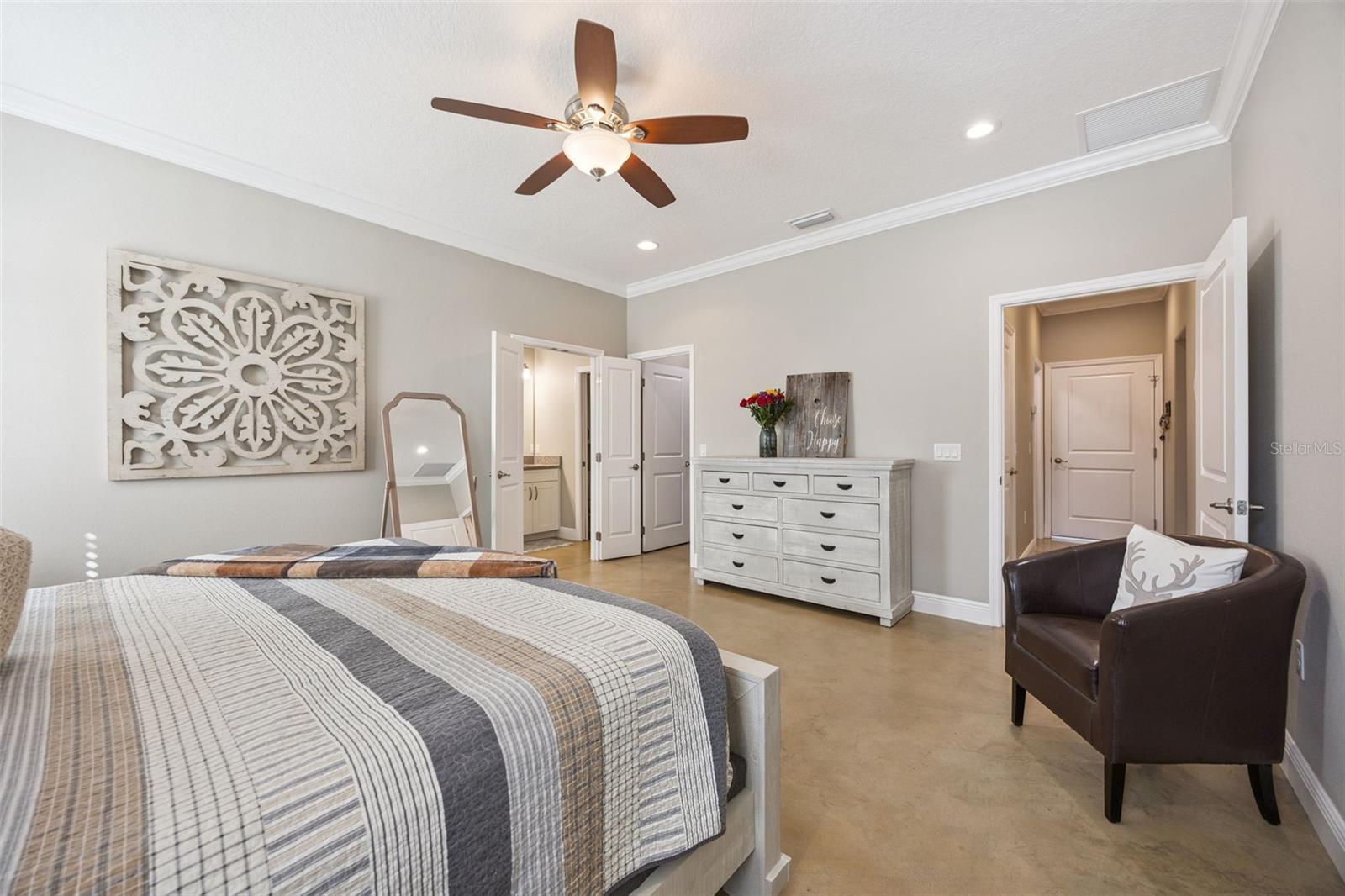 Image 19 of 55 For 2070 Blackfoot Trail