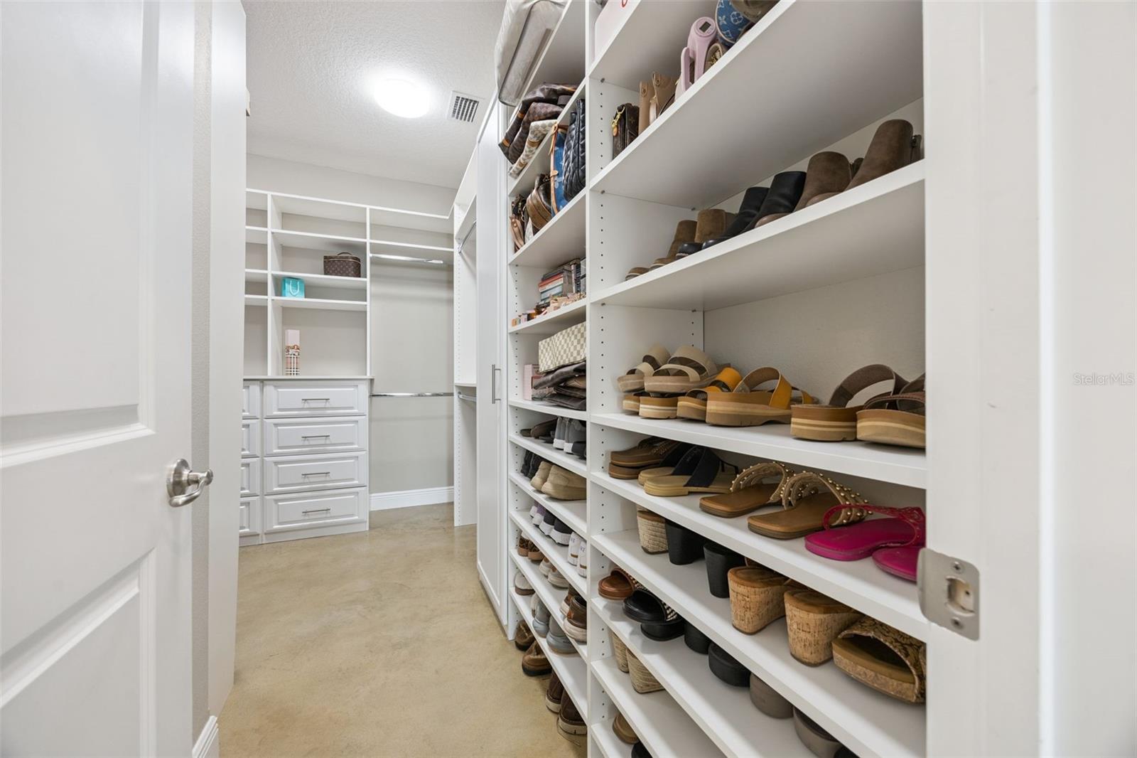 Image 21 of 55 For 2070 Blackfoot Trail