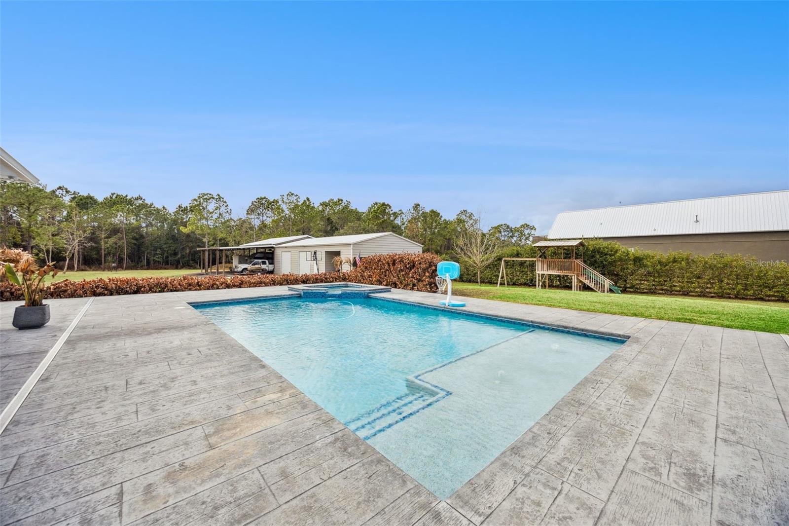 Image 34 of 55 For 2070 Blackfoot Trail