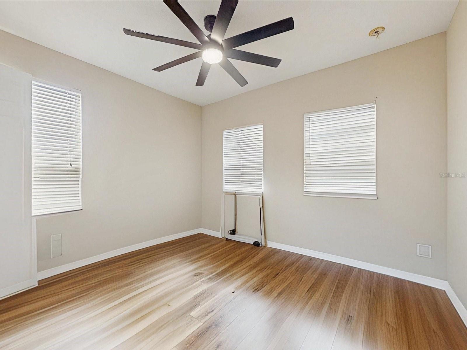 Image 21 of 32 For 3858 Shoreside Drive