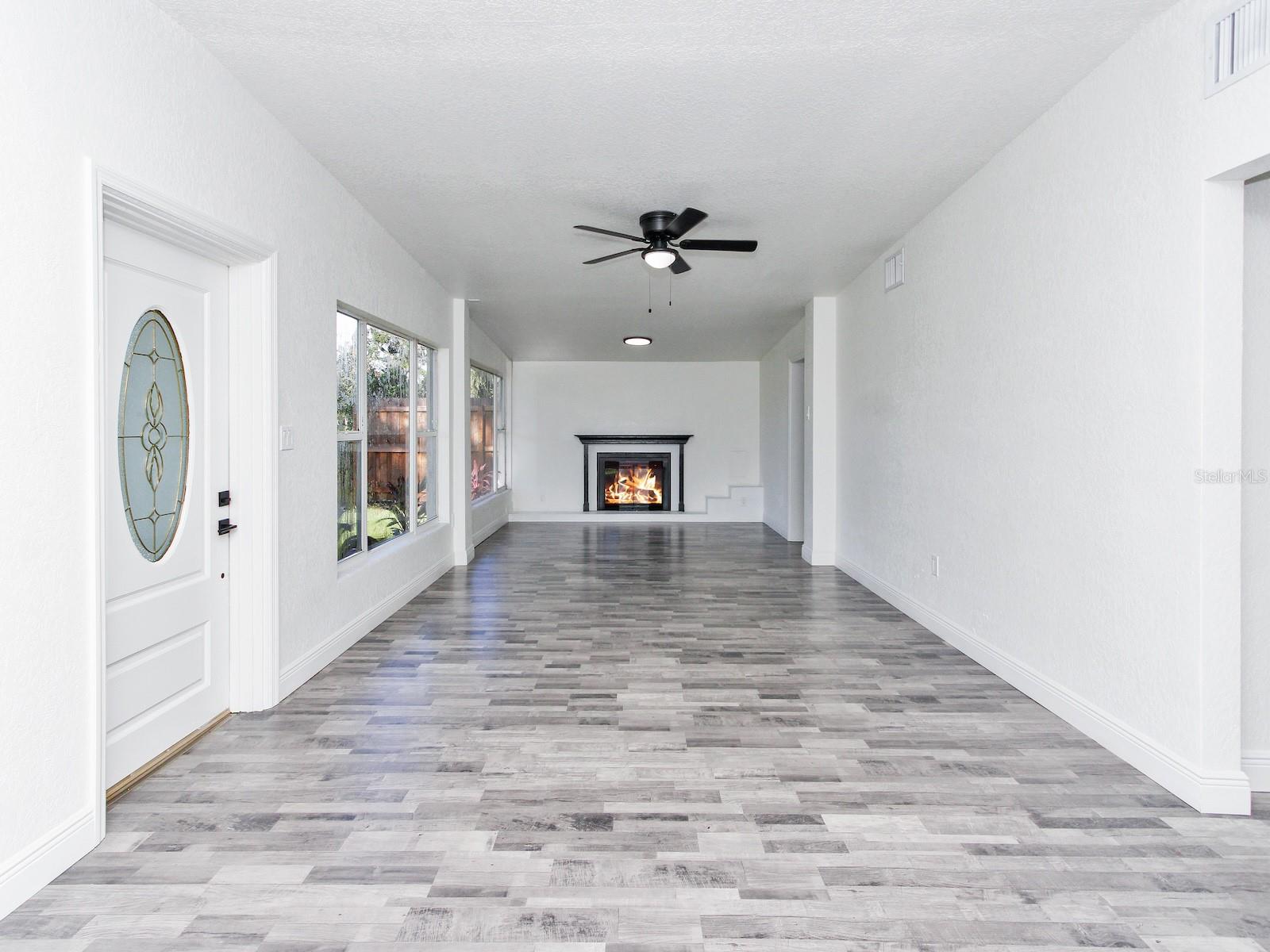 Image 14 of 44 For 913 Buckwood Drive