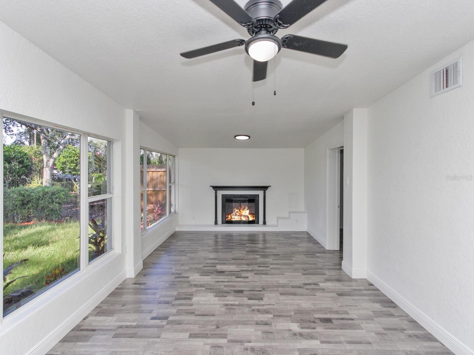 Image 15 of 44 For 913 Buckwood Drive