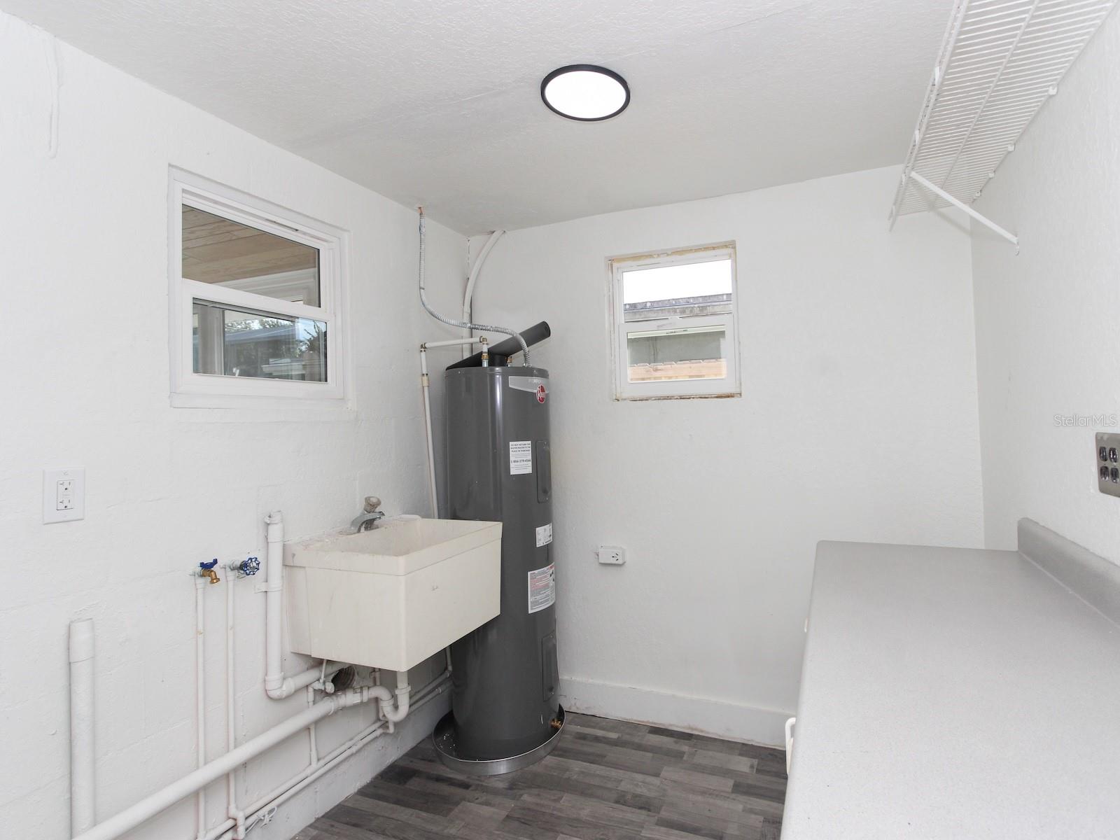 Image 29 of 44 For 913 Buckwood Drive