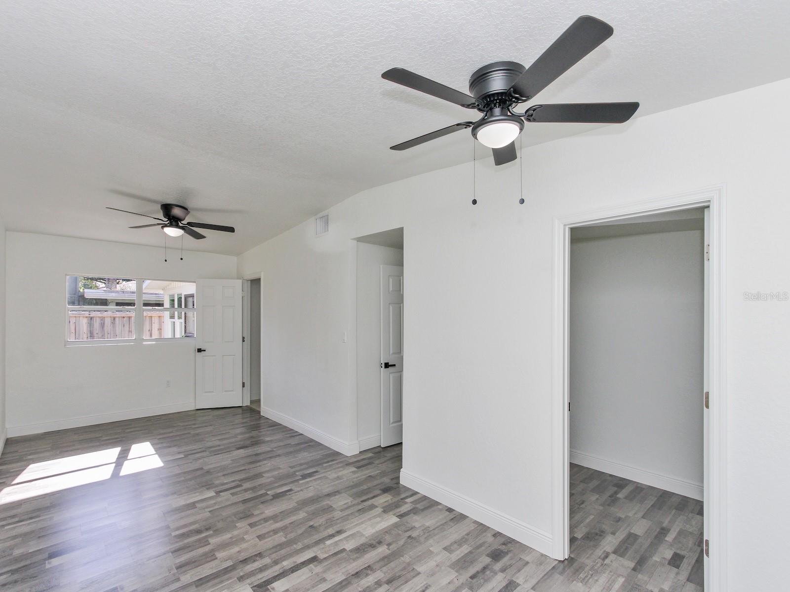 Image 34 of 44 For 913 Buckwood Drive