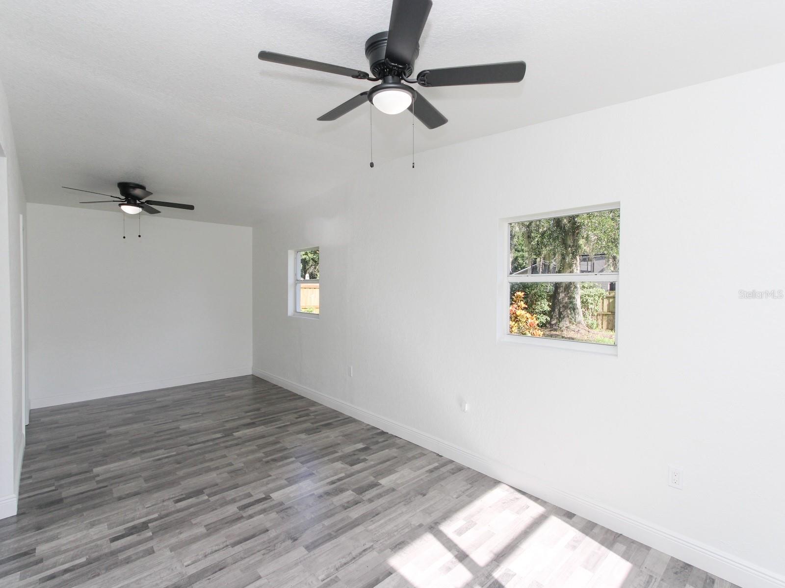 Image 35 of 44 For 913 Buckwood Drive