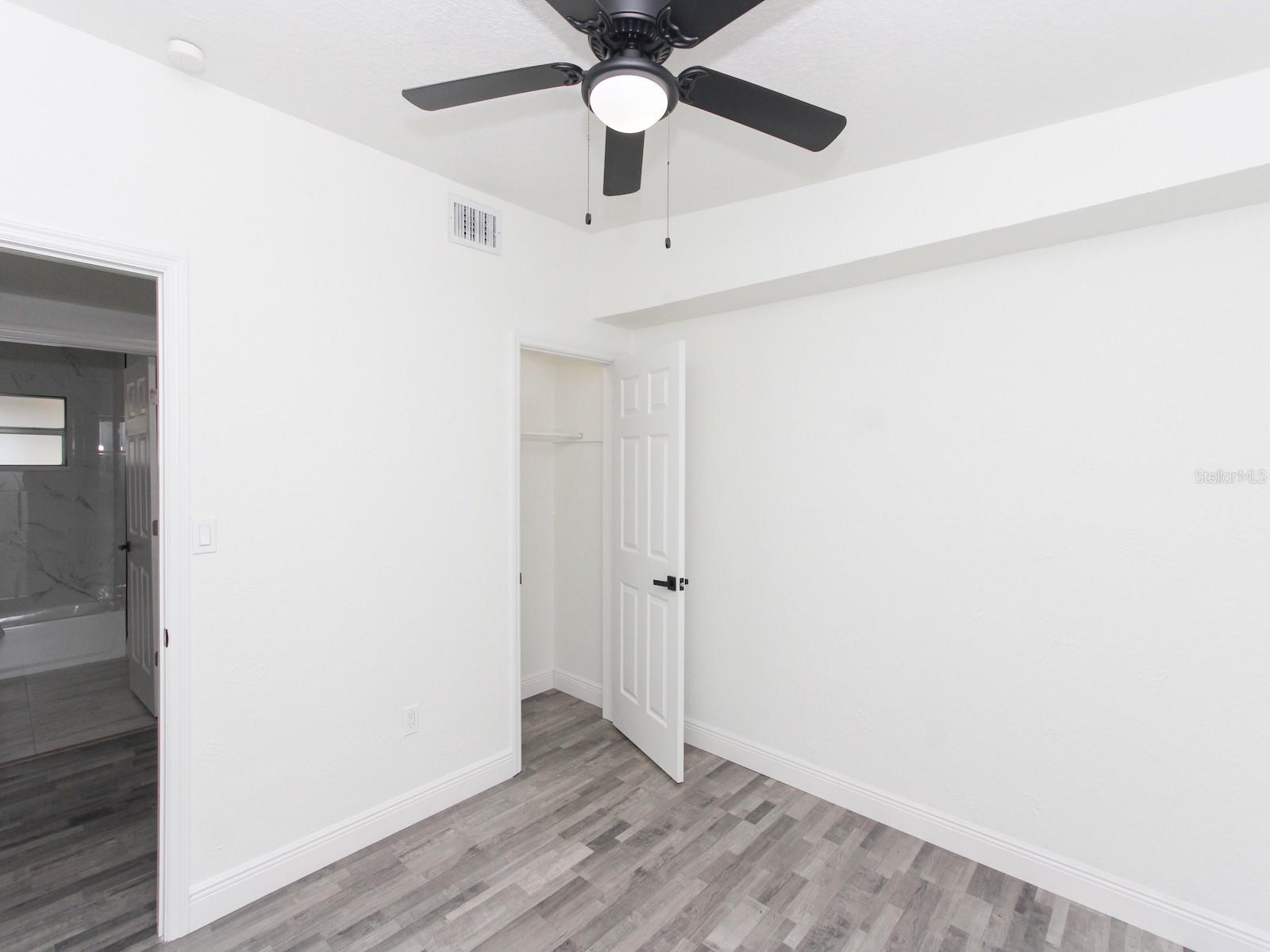 Image 36 of 44 For 913 Buckwood Drive