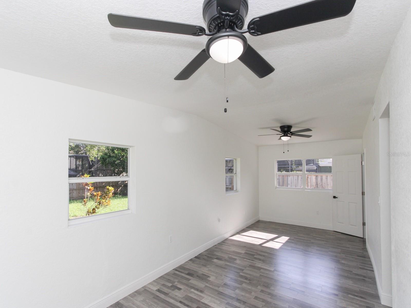 Image 38 of 44 For 913 Buckwood Drive