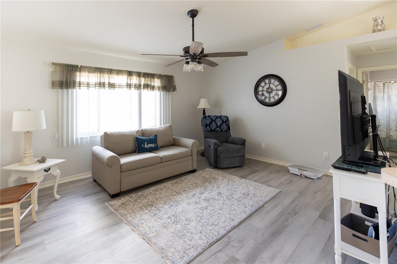 Image 4 of 30 For 5920 102nd Street