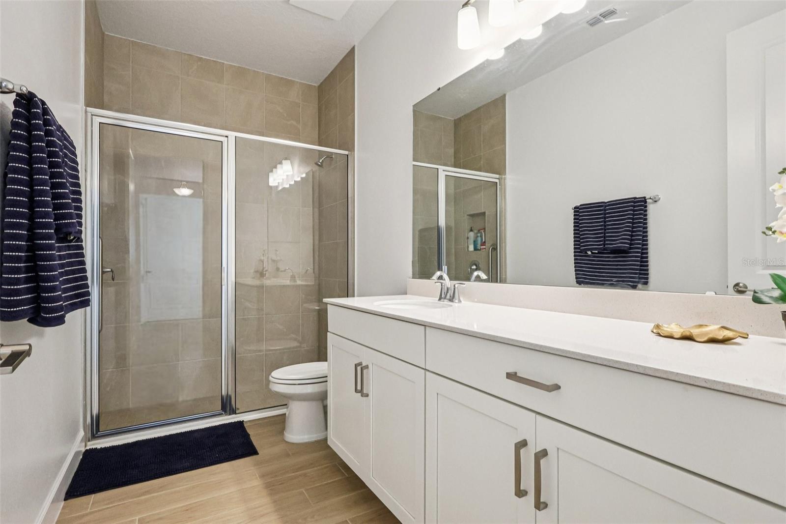 Listing photo id 22 for 710 Creeping Fig Street