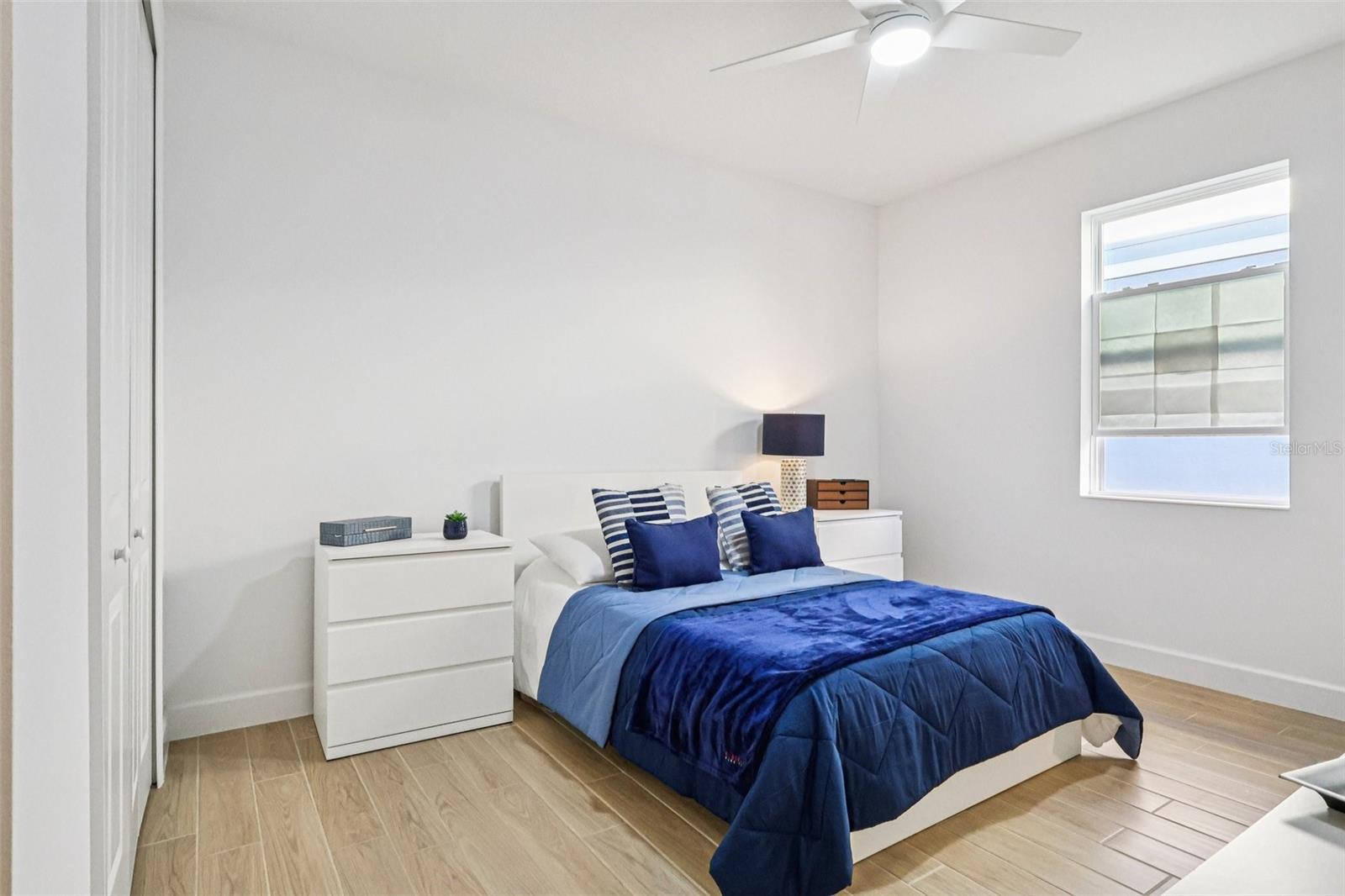 Listing photo id 23 for 710 Creeping Fig Street