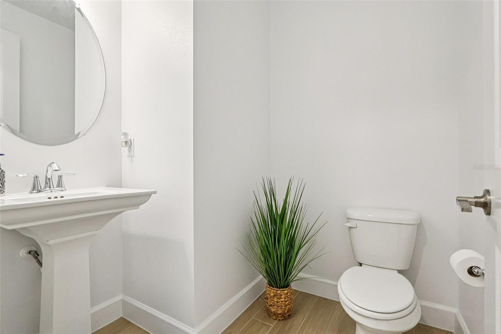 Listing photo id 26 for 710 Creeping Fig Street