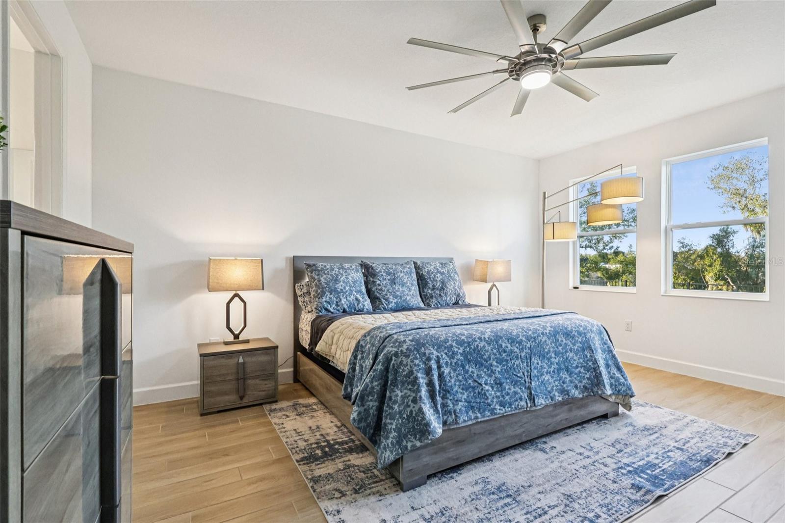 Listing photo id 31 for 710 Creeping Fig Street