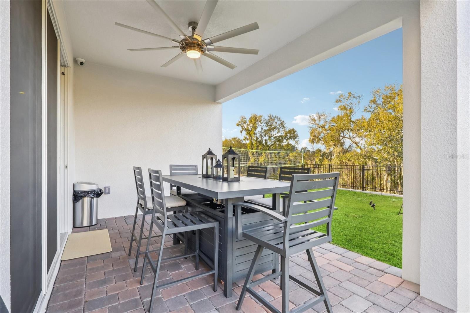 Listing photo id 35 for 710 Creeping Fig Street