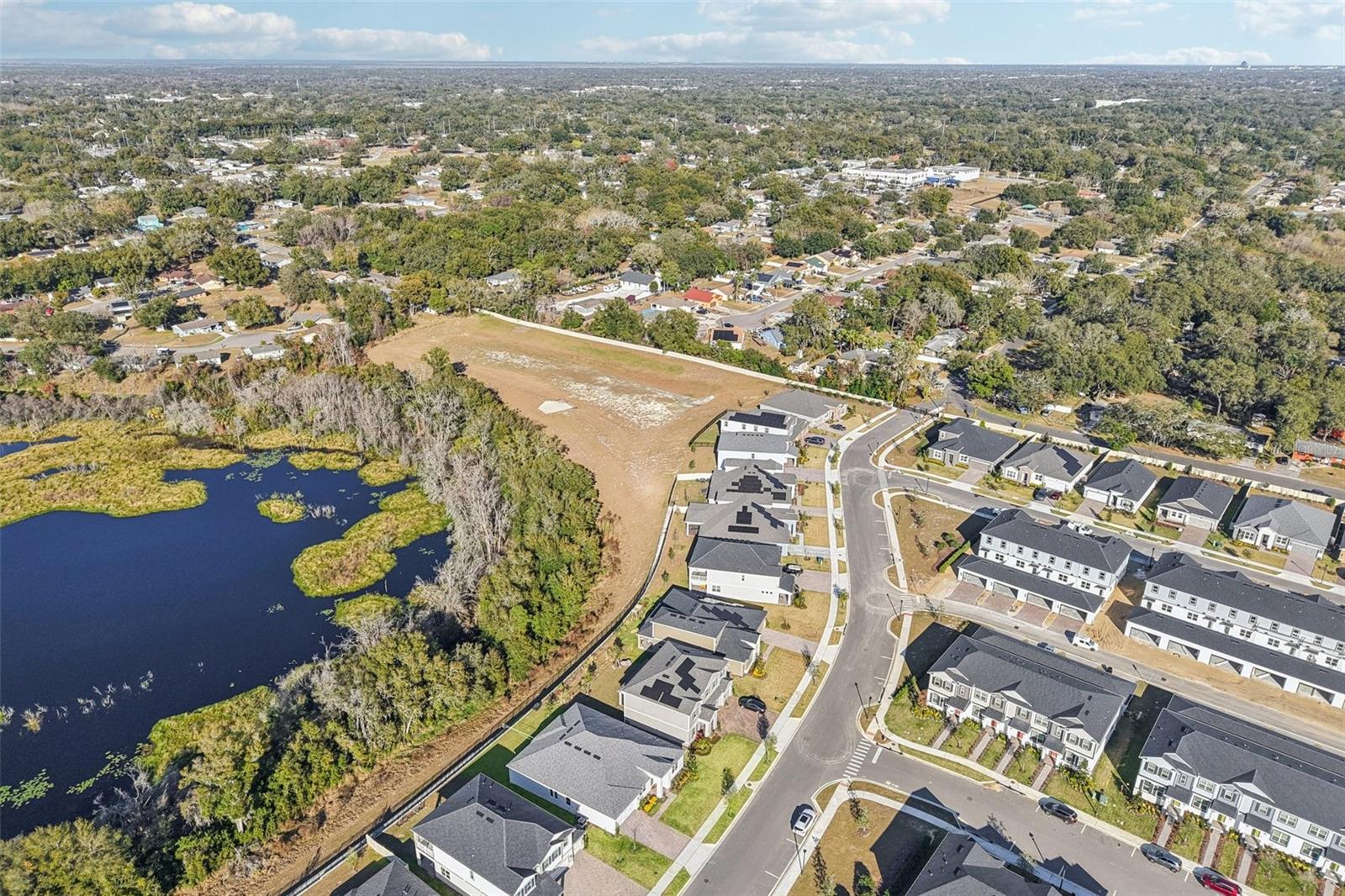 Listing photo id 47 for 710 Creeping Fig Street