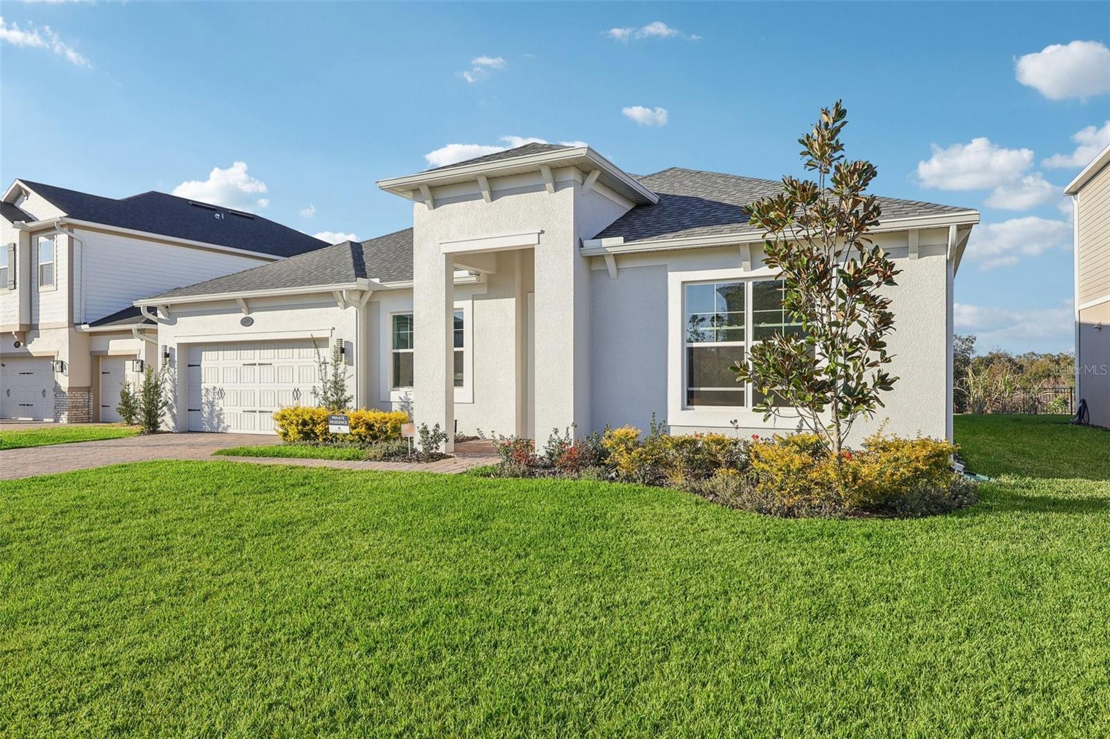 Listing photo id 3 for 710 Creeping Fig Street