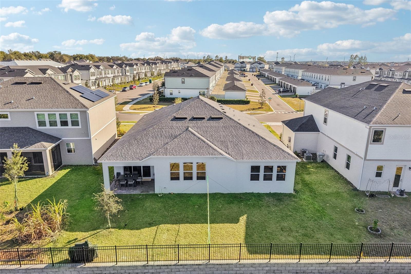 Listing photo id 49 for 710 Creeping Fig Street