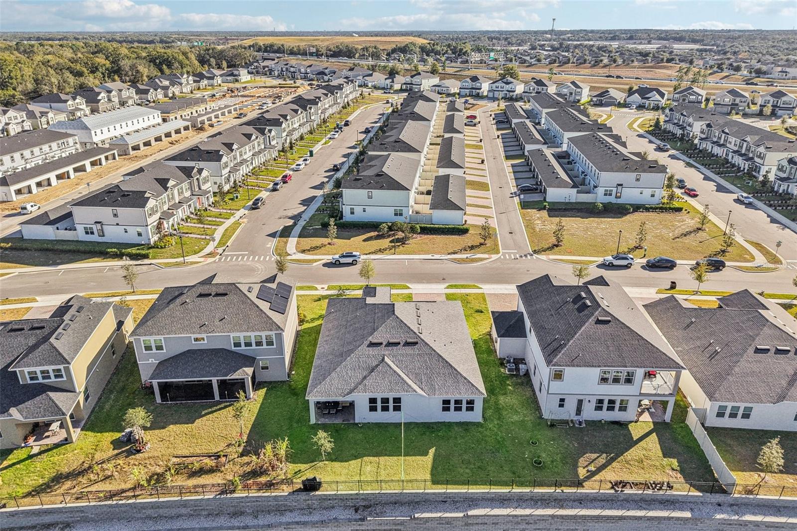 Listing photo id 50 for 710 Creeping Fig Street